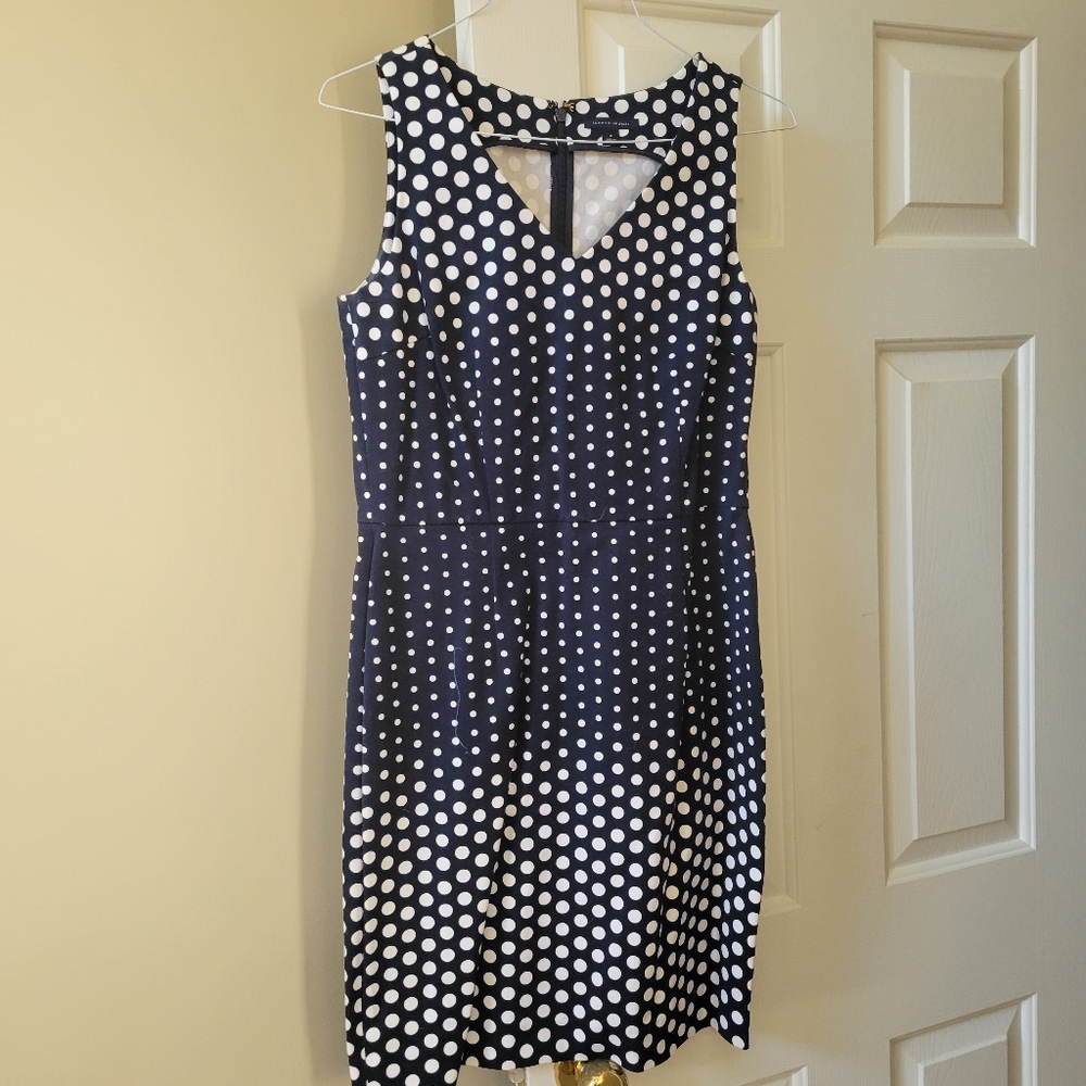 Navy Blue and White Sleeveless V-neck Sheath Dress for Night Out